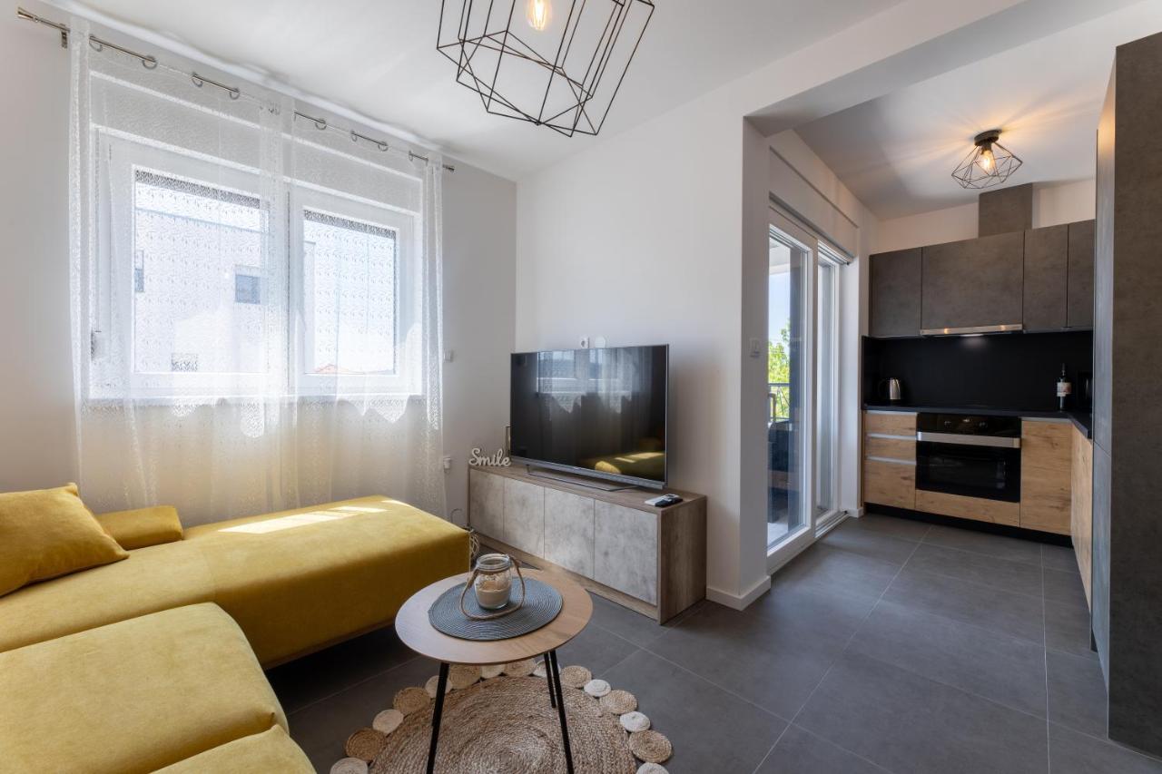 Apartments Maya & Tina Трогир Екстериор снимка