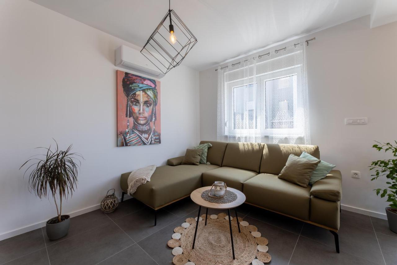 Apartments Maya & Tina Трогир Екстериор снимка