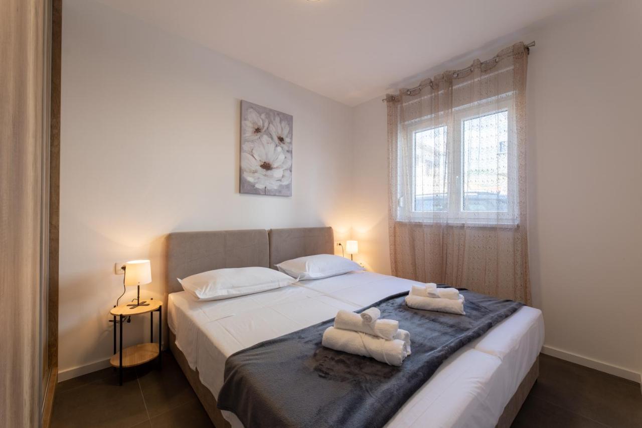Apartments Maya & Tina Трогир Екстериор снимка
